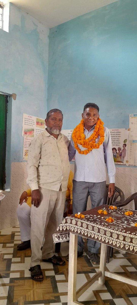 इतिहास मे अकबर नही रहेगा तो ,हम महाराणा प्रताप की वीरता कैसे याद करेगे ,,,,?
बेसिक से आज शिक्षामित्र की विदाई की शुरूआत हो गयी ,,नुरपुर शाहाबाद (बिजनौर)ब्लाक के नरेन्द्र सिंह शिक्षामित्र साथी का अंतिम दिवस आज हुआ,,,
घोषणा-पत्र 17एक एक शिक्षामित्र को पक्की नौकरी देगे
<a href="/CMOfficeUP/">CM Office, GoUP</a>