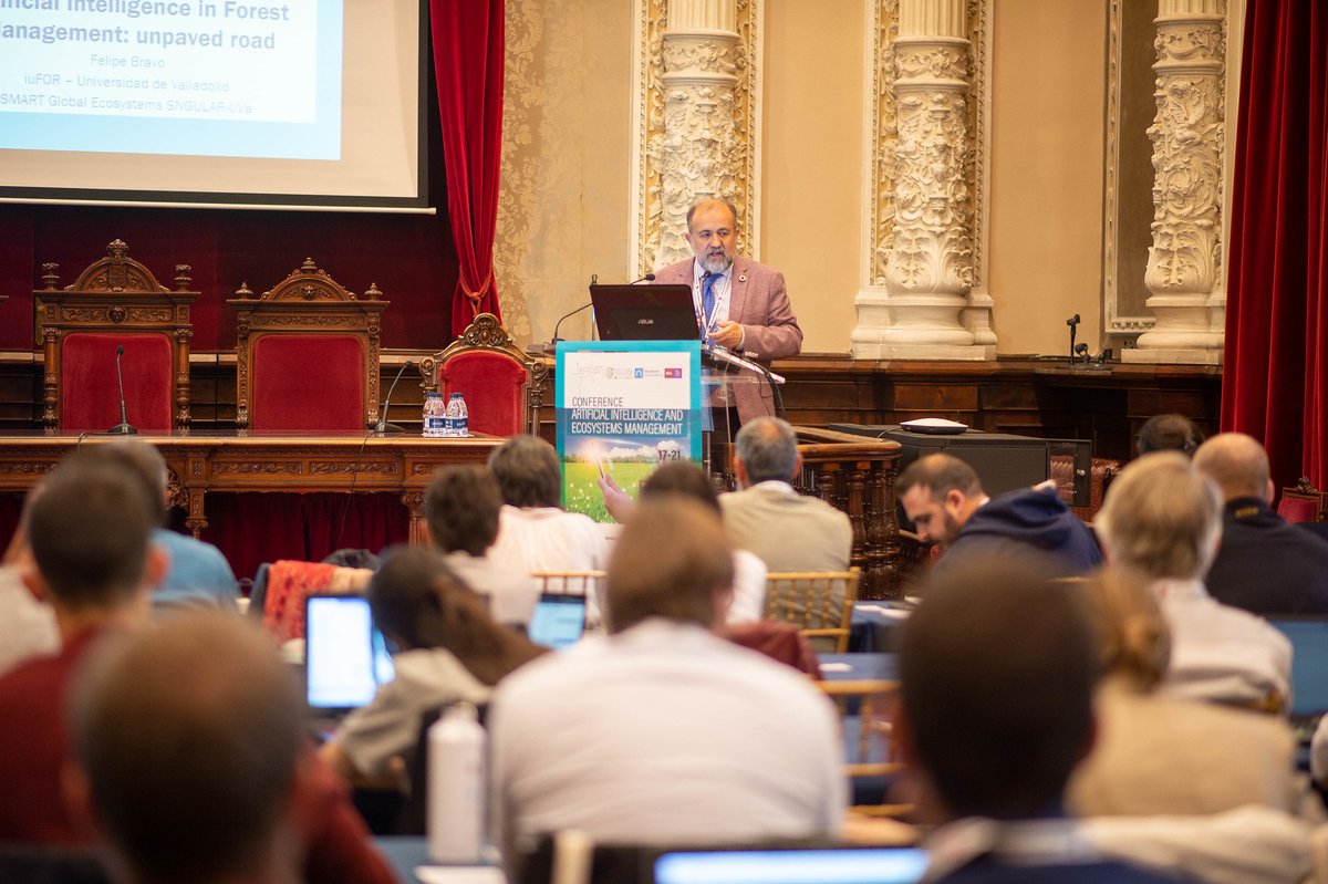 YoungForesters's tweet image. 🤖🌳 &quot;#IA is both an opportunity and a challenge that must be approached with prudence and caution so that the benefits of its application outweigh the detriments it may cause.&quot; @fbravo_SFM @ETSIIAAPalencia 

#SMARTGlobalEcosystems #somosIUFOR #SoyForestal #AI #DataForest