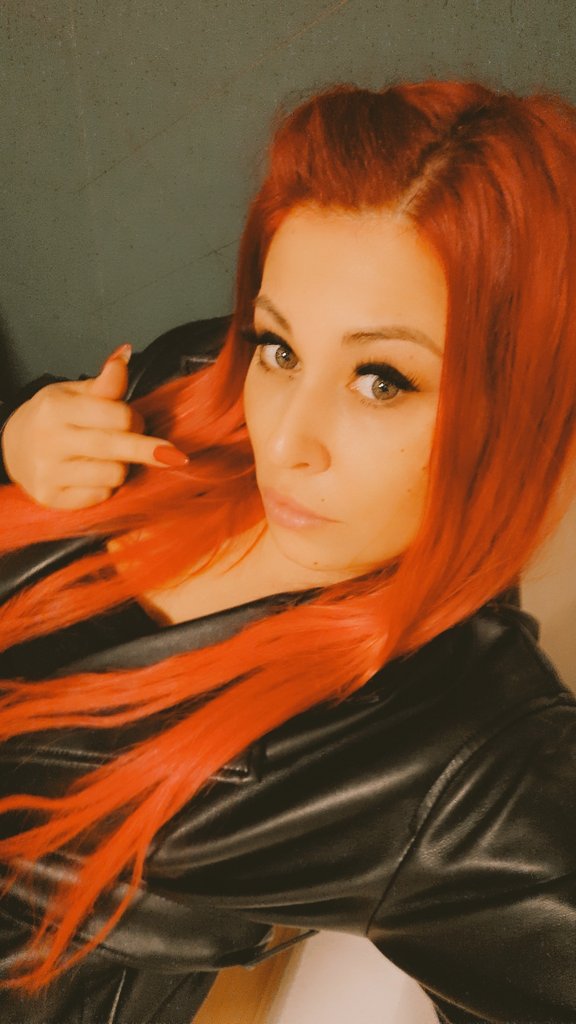 Red love (Redlove11051445) / Twitter