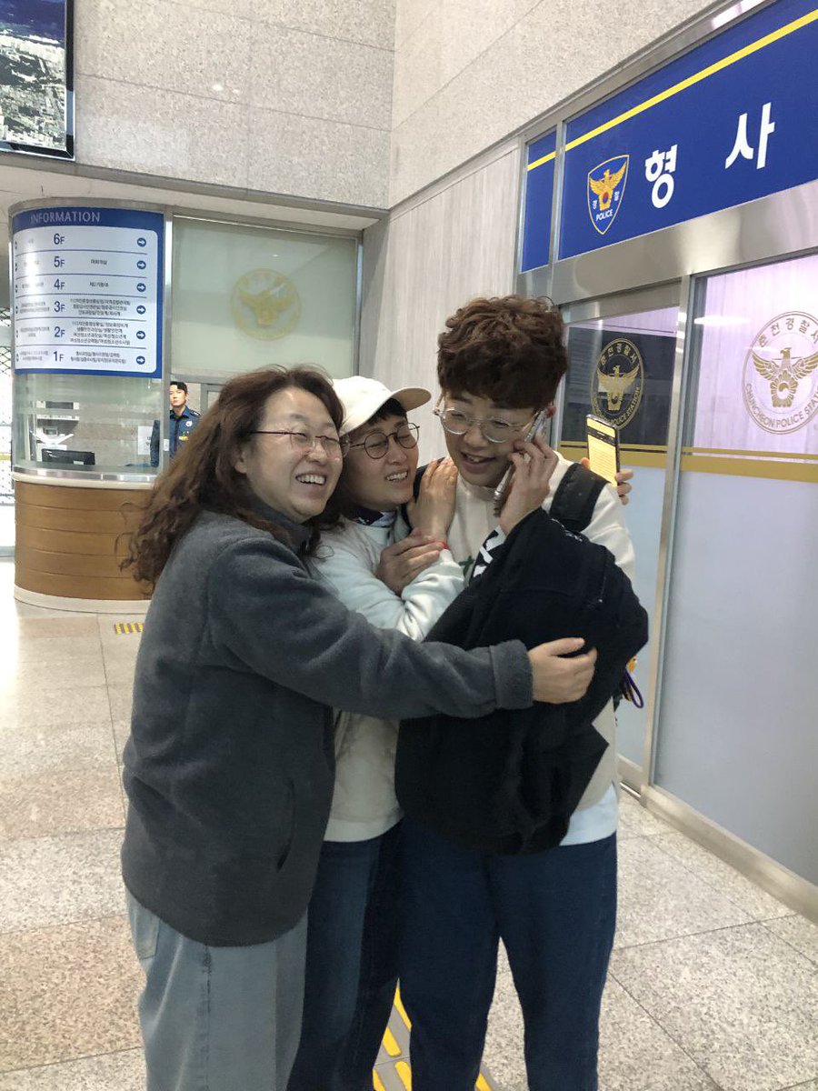 elementary6000's tweet image. 동지들 구속영장 기각됐습니다.
무리한 구속이었다는 것을 법원조차 인정한 것입니다.

고작 이런 것으로 우리는 꺾이지 않습니다. 투쟁!