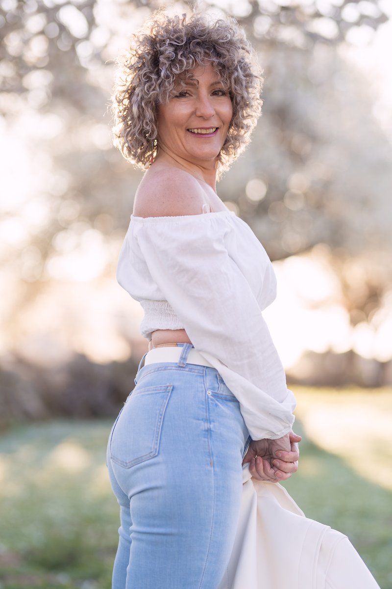 carlosvelayos's tweet photo. Marta. Tarde de primavera. #carlosvelayos #blonde #rubia #pelorizado #curlyhair #clavealta #primavera #spring #highkey #empoderamiento #indoorphotoshoot #indoorphotograhpy #fotoartistica #naturallightphoto #girlportrait #luznatural #bookfotografico #soulportrait #photospain https://t.co/ZPCJzxo5a2