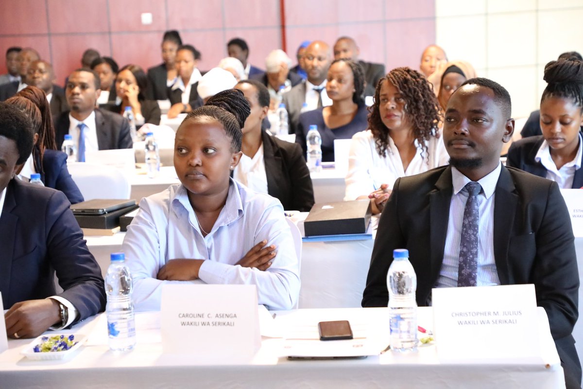 Washiriki wa Mafunzo elekezi ya awali kwa waajiriwa wapya wa Ofisi ya Taifa ya Mashtaka wakifuatilia kwa umakini mada mbalimbali zinazowasilishwa kwenye mafunzo hayo yanayofanyika mjini Morogoro kuanzia tarehe 15 hadi 21 Aprili, 2023.