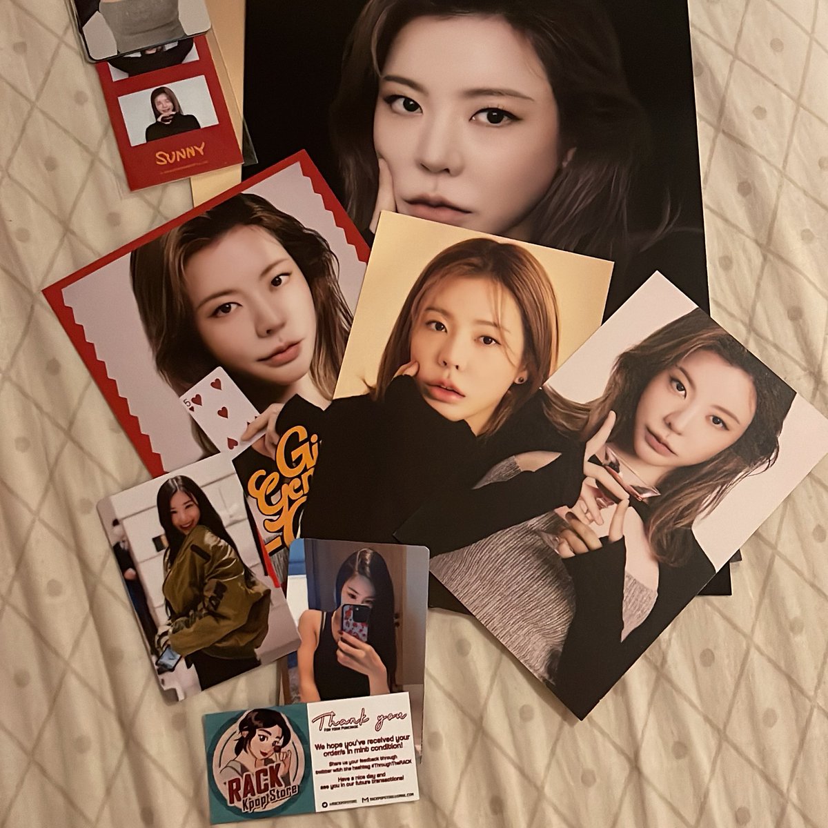 theyounghwang's tweet photo. my sunny tingi set is finally here!! 💛 thank you @RACKpopstore as always

#ThroughTheRACK https://t.co/voWT3DjerZ