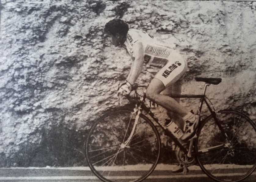 PedalVintage's tweet photo. El ciclista es Paco Benítez, vamos a preguntar por el sitio en el que está. Pista: fue la subida de un campeonato del mundo, (un paso en cada vuelta)

📷 Ruiz Palmero https://t.co/Ezw8NpWD7n