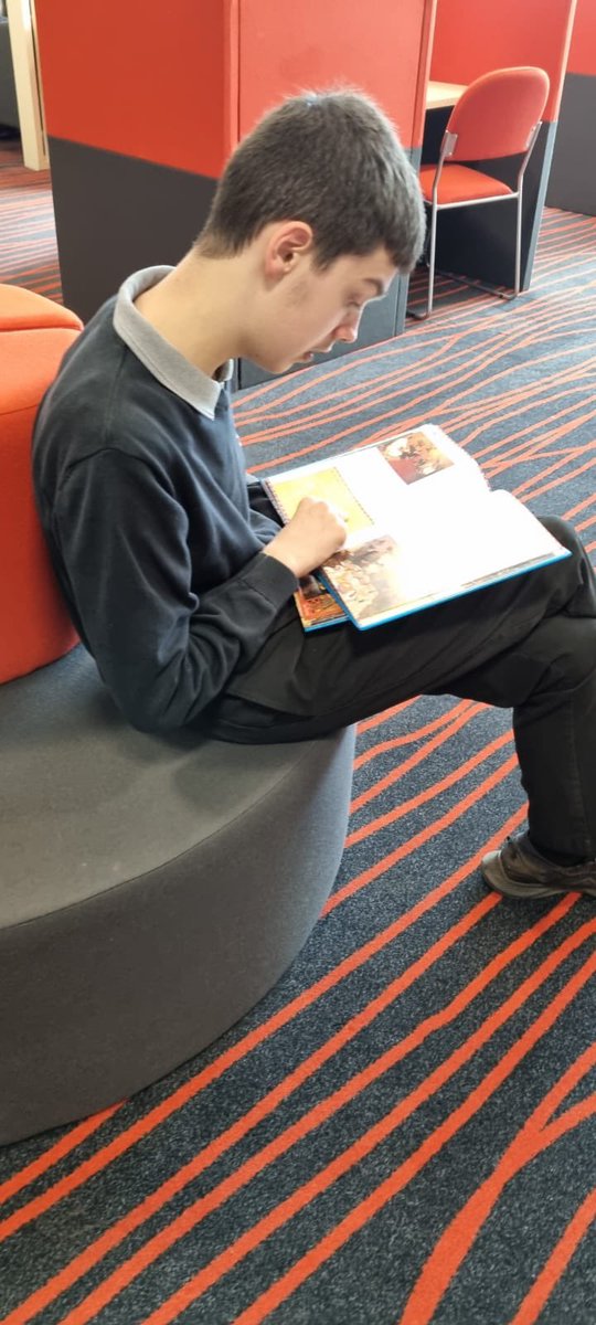 Miss Robertson tweet media