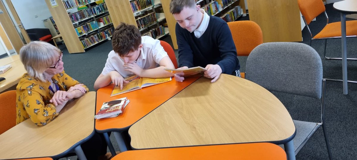 Miss Robertson tweet media