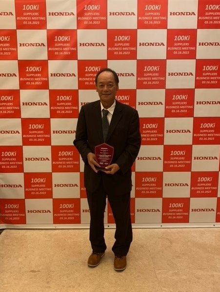 astemoglobal's tweet photo. 🎉 It's award time again! We're thrilled to announce that our Bekasi Manufacturing Plant has won the Best Cost Competitiveness Award from Honda Philippines, Inc.! 🏆 A huge congrats to the IDBM team! 🎉
#HondaPhilippines #CostCompetitiveness https://t.co/1W4JIssqYk