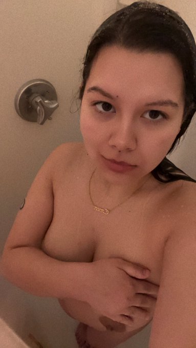 Lilith - Would you join me in the shower? https://t.co/4dtTbNHast