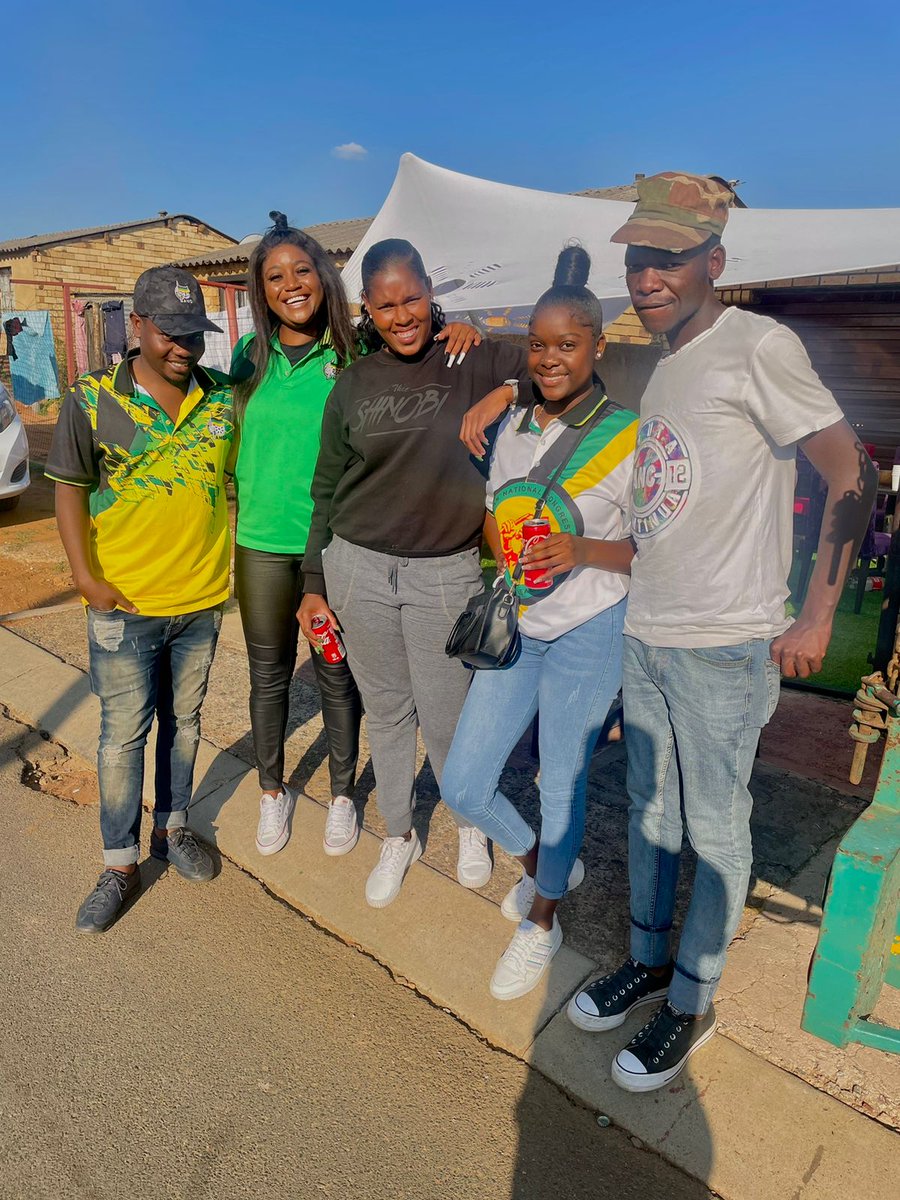 Miss_Mothale's tweet photo. @AncylWard11 @CyrilRamaphosa @PresidencyZA https://t.co/t3fhfwQZRs