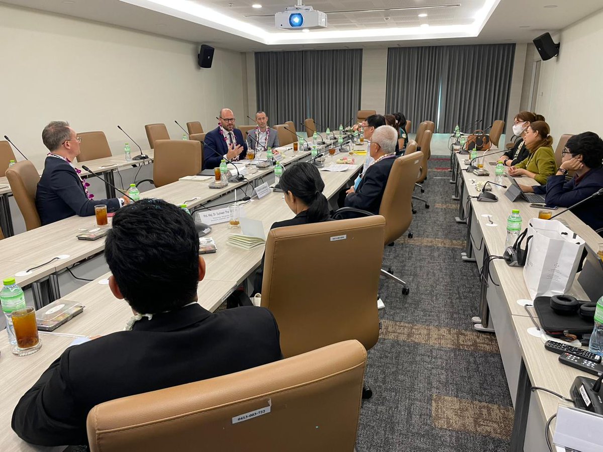 AusAmbASEAN's tweet photo. Visited the impressive Secretariat of the @ASEAN Centre for Public Health Emergencies and Emerging Diseases (ACPHEED) in Bangkok today. Australia strongly supports #ACPHEED and has provided $21 million for its establishment and operationalisation. https://t.co/Bs7S7xRZrY