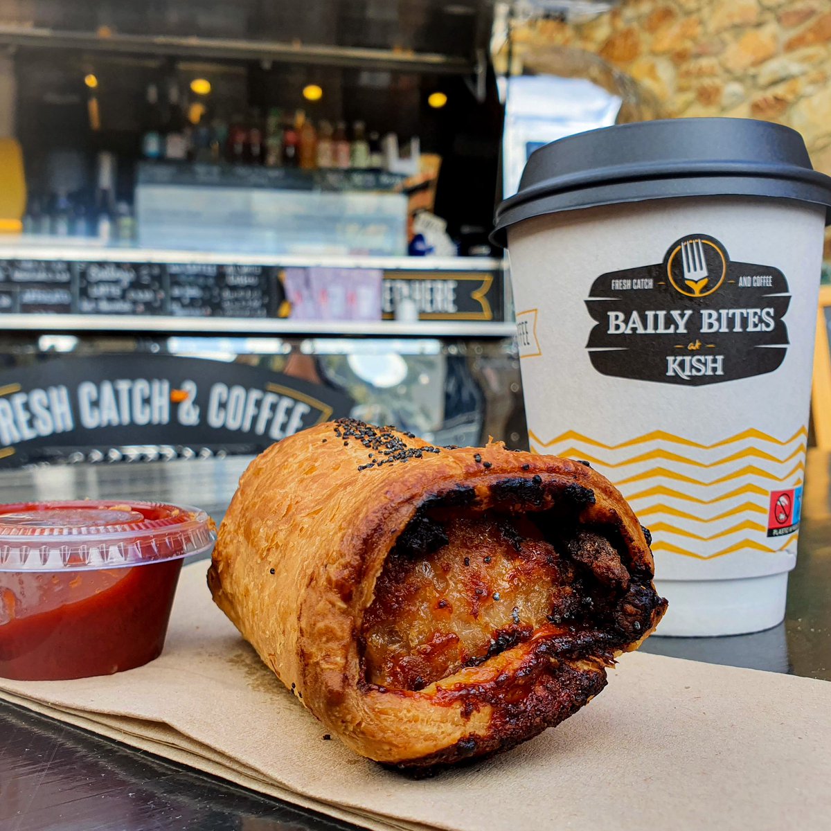 Fancy a bite?
Try our sausage rolls 😋

Perfect light bite to finish off a walk around Howth

Stop by baily bites and try one yourself.

We're open 10am - 5pm

#lunch #bailybites #bailyandkish #howth #howthcliffwalk #veggie #snack #lightbites #sausagerolls