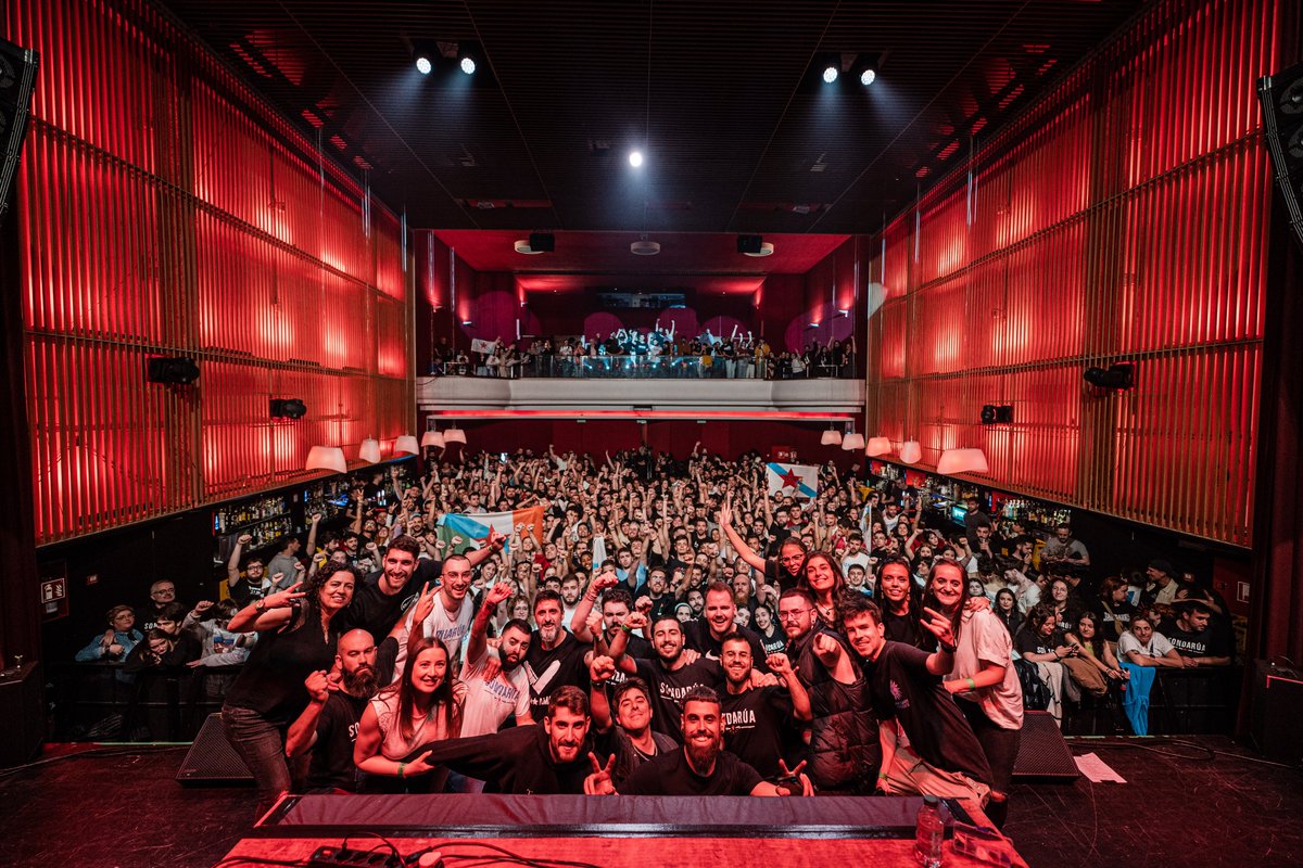 SONDARÚA POR SEMPRE! ✊💙
Obrigados a todxs por facernos vivir unha noite tan fermosa o día da nosa despedida na <a href="/SalaCapitol/">Sala Capitol</a>! Grazas a vós, ás colaboracións e á equipa de <a href="/PlayPlan_/">PlayPlan</a> non esqueceremos nunca o 14 de Abril de 2023. Soterrámola semente, pero a loita segue EN PÉ! ✊🔥