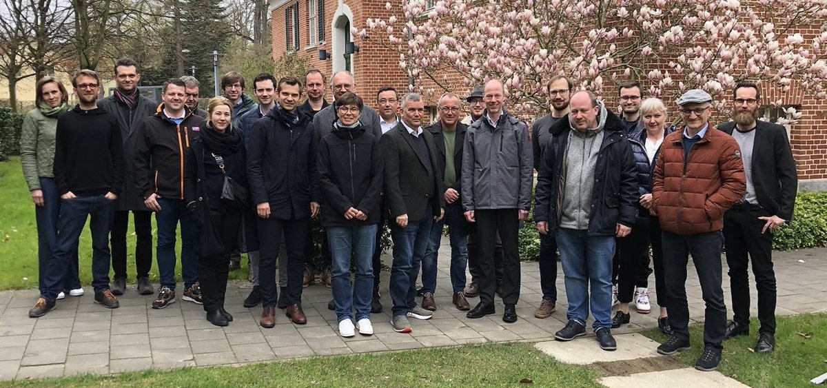 BirgitMilius's tweet photo. Vielen Dank an Andreas Polze vom @HPI_DE für einen spannenden Workshop zum Thema Zulassung im Bahnsektor. Wenn man sich das Problemfeld ansieht...the first of many, I hope! https://t.co/uqBU8DcsOP