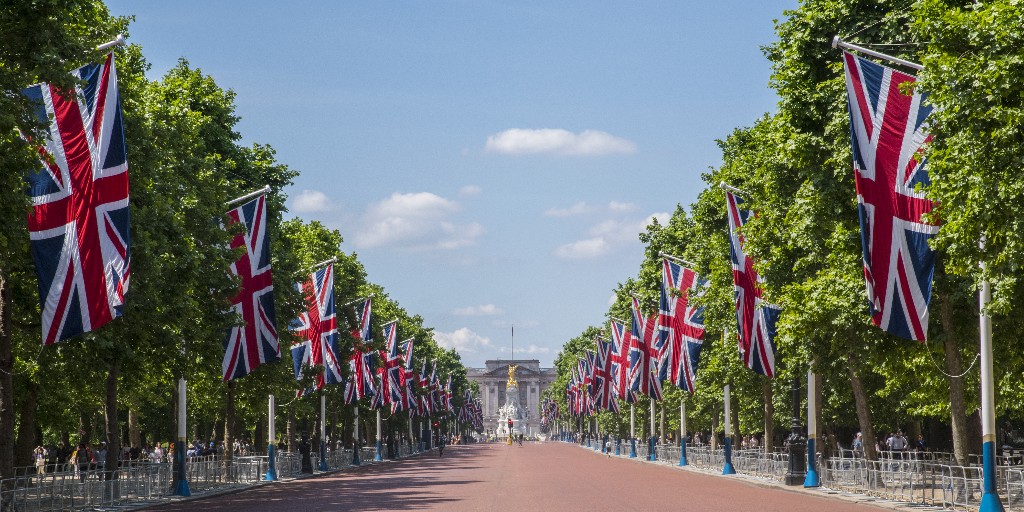 Planning your visit to London for King Charles III's coronation? We've rounded up the best spots to view the Coronation Procession and join the historic celebrations. doyl.co/3A5qhV6