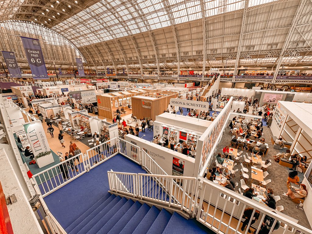 Sarah ✨📚 tweet media