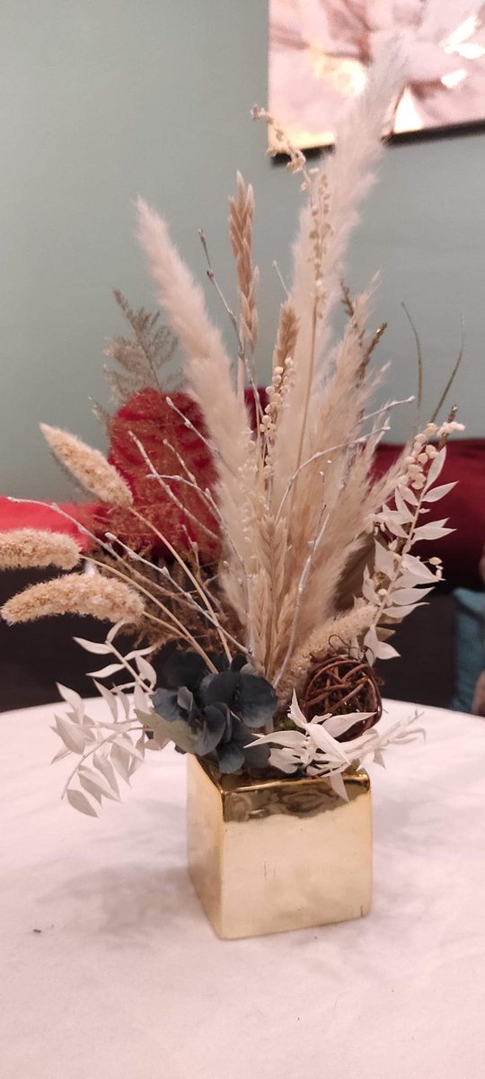 LilieSegato's tweet photo. Créations fleurs séchées disponible à la vente, céramiques or, boules en verre, pampa, coton, 
Tarifs a partir de 20euros, livraison possible selon secteur, https://t.co/UmFQ9GLMnR