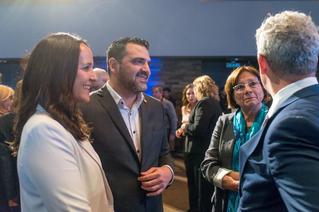 Es entre todas y todos, con este compromiso con el otro y la otra, con nuestras infancias y adolescencias; que tenemos garantizado un presente y un futuro mejor. 

#ATuLado
#GestiónWalterVuoto