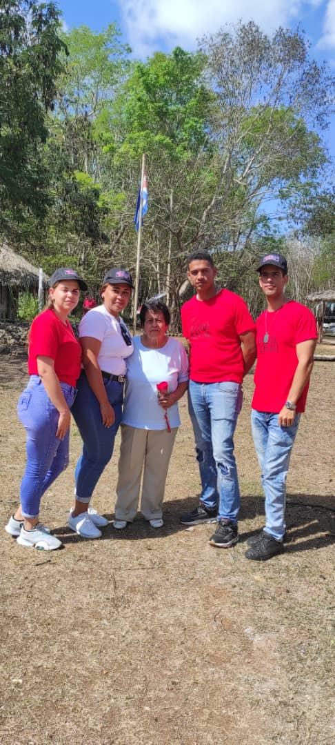 marileisy_perez's tweet photo. Nemesia Rodríguez Montano flor carbonera está marcada por el dolor que le causó a ella y a su familia la invasión mercenaria en abril de 1961.
#AbrilDeVictorias #GironDeVictorias #AduanadeCuba #AduanVillaClara #JuventudAduanera https://t.co/juwHYHnmzV
