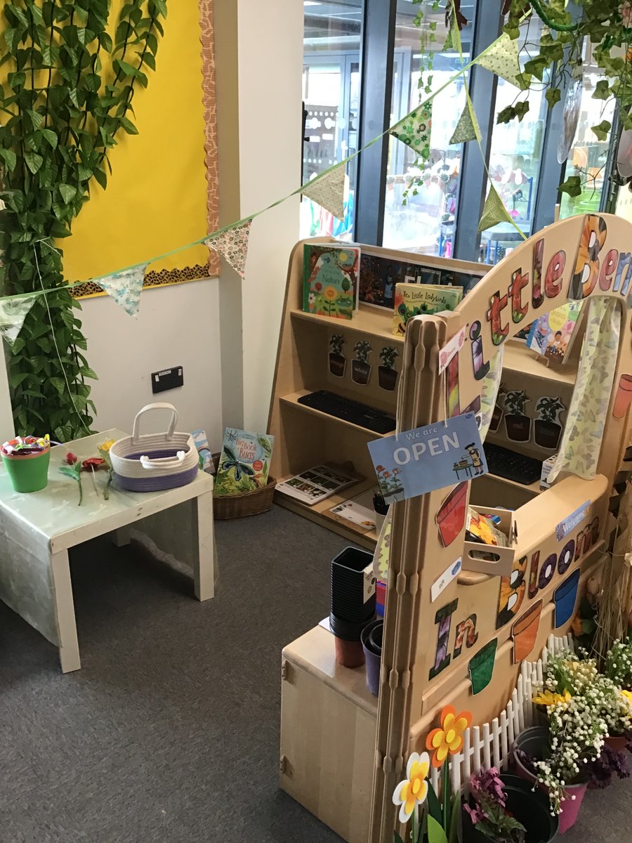 What a wonderful first day back! The Berries have really enjoyed the florist in the classroom today