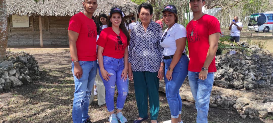 marileisy_perez's tweet photo. Nemesia Rodríguez Montano flor carbonera está marcada por el dolor que le causó a ella y a su familia la invasión mercenaria en abril de 1961.
#AbrilDeVictorias #GironDeVictorias #AduanadeCuba #AduanVillaClara #JuventudAduanera https://t.co/juwHYHnmzV