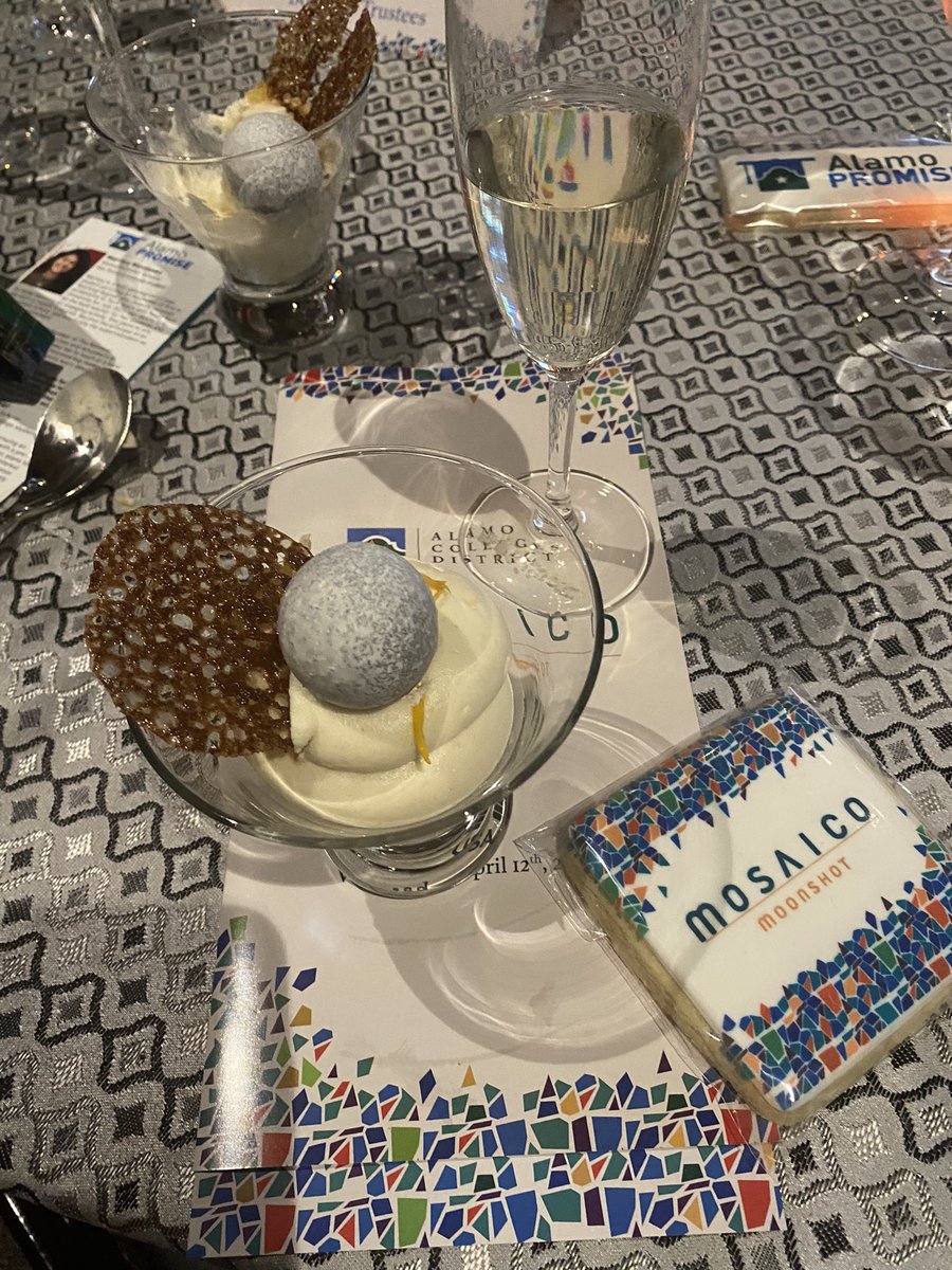 SanAntoGuera's tweet photo. A FABULOUS GALA for @AlamoColleges1! BRAVO to @AlamoCollegesFd for a beautifully choreographed event! ACD “Alamo Promise” is changing lives in San Antonio — reducing generational poverty and lifting up community equity! IN IT TO WIN IT — 😎✊🏽🫀#NationalModel #CommunityCollege https://t.co/KleMZMseFM