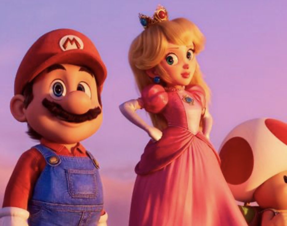 FernandoRoseroR's tweet photo. Super Mario Bros y la “bofetada” a Disney.- Luego de su primera semana en cartelera Super Mario Bros se puede jactar de haber pulverizado 2 records de taquilla que parecían imbatibles: la de película adaptaba de un videojuego y la de mayores ingresos en su primera semana para una película animada. Esto se suma a que desde este último fin de semana Super Mario Bros se convirtió en la película más taquillera en lo que va del 2023. La película animada de Ilumination (productora a cargo) ha rebasado en todos los precedentes posibles de taquilla e ingresos a las películas animadas de Disney de los últimos 10 años. ¿Cuál fue la receta del éxito de Super Mario Bros? Es muy simple y sencillo de comprender cuando se ve la película. La cinta se fundamenta en valores y principios. La unión familiar, el amor entre hermanos, el respeto a los padres, el sacrificio que debemos realizar por alcanzar las metas propuestas, la honestidad en el trabajo, el ánimo de servicio, el coraje y valor que muchas veces se requiere para luchar y alcanzar nuestros sueños. De entrada los productores decidieron dejar a un lado la agenda ideológica de género. Vemos a la princesa Peach siendo una adolescente segura, decidida y empoderada y a la vez femenina, gentil y dulce. Líder de su pueblo, quien no tuvo ni recelo ni vergüenza de pedirle ayuda a Mario con la finalidad de salvar a su nación. Se percibe a lo largo de la hora y treinta y dos minutos que dura la película mensajes claros y llenos de valores que resaltan el respeto a la familia y el amor entre hermanos. Más allá de cualquier otro comentario basta revisar la inmensa y favorable recepción que ha tenido el film a nivel mundial basado en los populares personajes de Nintendo para entender que la agenda de Disney es rechazada por una enorme mayoría y cae en picada.