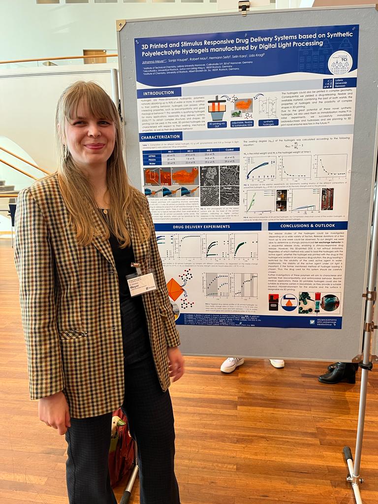 '3D Printed and Stimulus Responsive Drug Delivery Systems based on Synthetic Polyelectrolyte Hydrogels manufactured by Digital Light Processing' (P09) at #3DCellCulture @dechema! 

Congrats for the amazing poster @ScienceJohanna, @SKara_BioBio, @BiobioGroup and @kragl_lab 🥳💪🏽