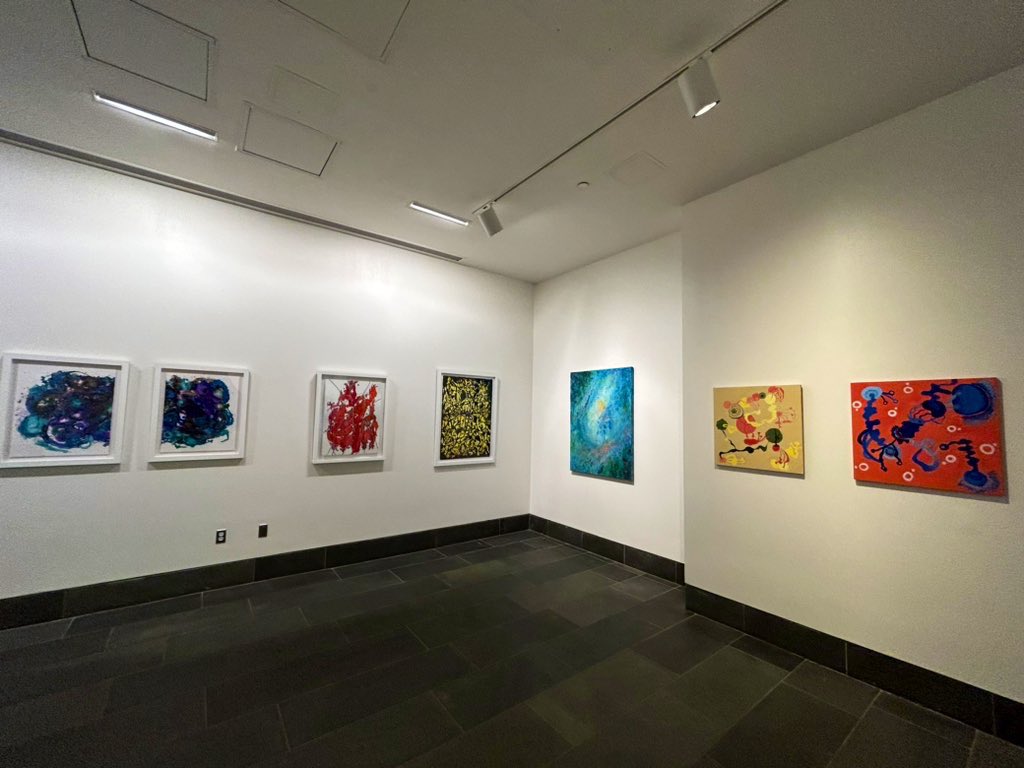 ⏰The “Spontaneous” abstract art showcase at The Gallery at Atlantic Wharf will close April 22. Check out this amazing collection of abstract paintings curated by @fortpointarts. Mark your calendars for The Gallery’s next exhibit, going up May 6 - details to TBA! #atlanticwharf