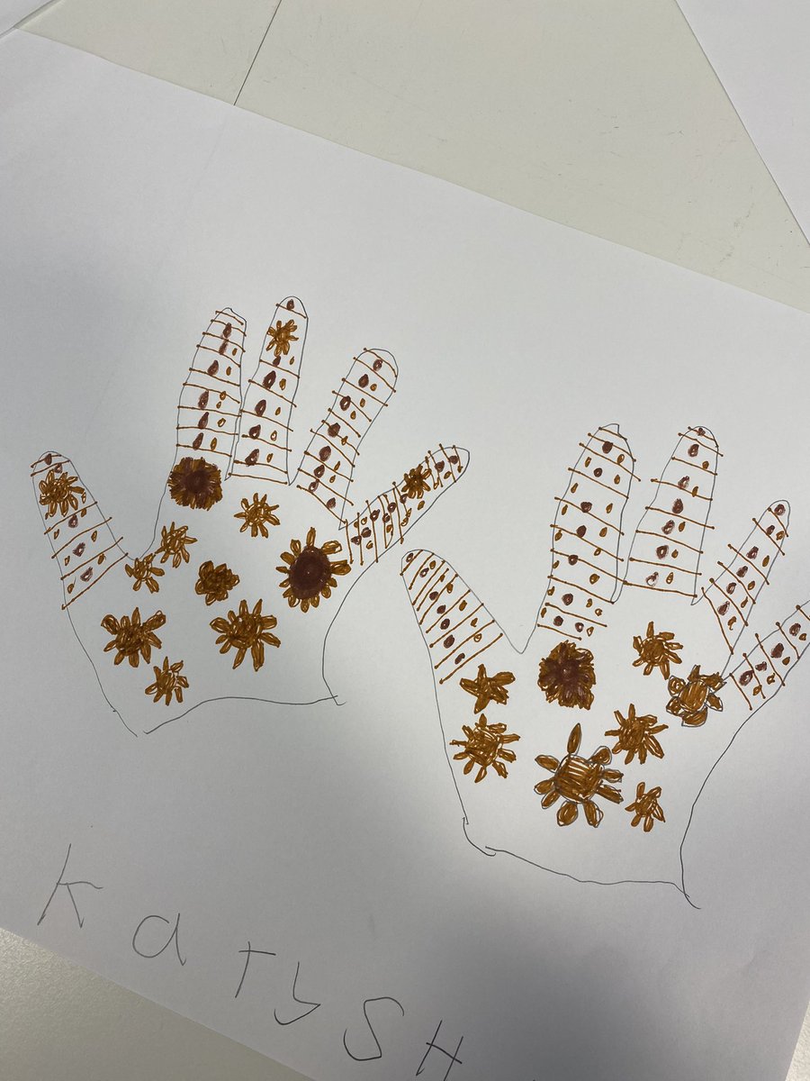 Miss Robertson tweet media