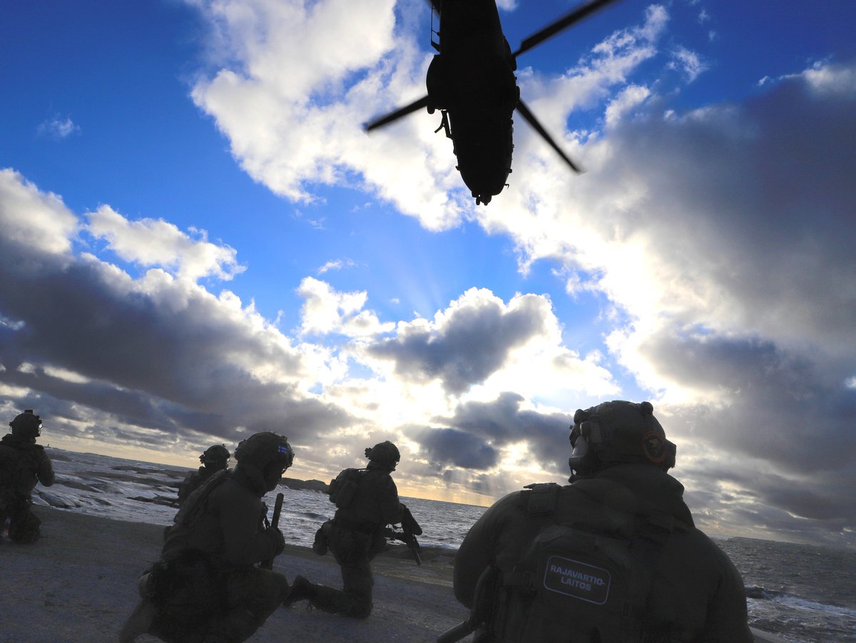 kaakkoisraja's tweet photo. Kaakkois-Suomen rajavartiosto harjoittelee 19.4 vuosisuunnitelmansa mukaisesti yhdessä @UtinJR kanssa Etelä-Karjalan alueella. 

Harjoitukseen liittyy helikopterilentotoimintaa taajamien yllä. Harjoituksesta voi aiheutua meluhaittaa.

#rajaturvallisuus #itäraja https://t.co/6dYQiymFsy