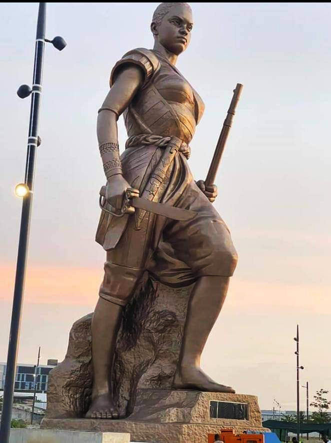 Lecoresponsabl1's tweet photo. #18avril ,Journée internationale des #monuments et des sites.
Valorisons nos monuments et gardons les toujours propres ✊🏾

Qui reconnaît ici ces trois monuments emblématiques du #Benin ? 🇧🇯❤️
#MonumentsDay https://t.co/i8rdNzuymY