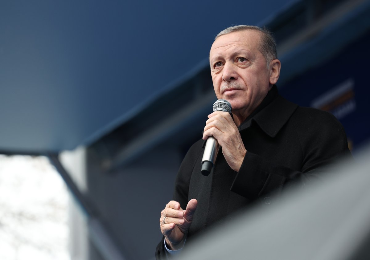 RTErdogan's tweet photo. 14 Ağustos 2001’de AK Parti’yi kurarken Afyon’dan yola çıkmıştık. Şimdi de Cumhuriyetimizin 100. yılında, Türkiye Yüzyılı’na giden yolu yine Afyon’dan başlattık. 
 
Bizi 21 yıldır yalnız bırakmayan Afyonkarahisar’a şükranlarımı sunuyorum. Sağ olun, var olun. 🇹🇷 https://t.co/Qt1bqtNCKA