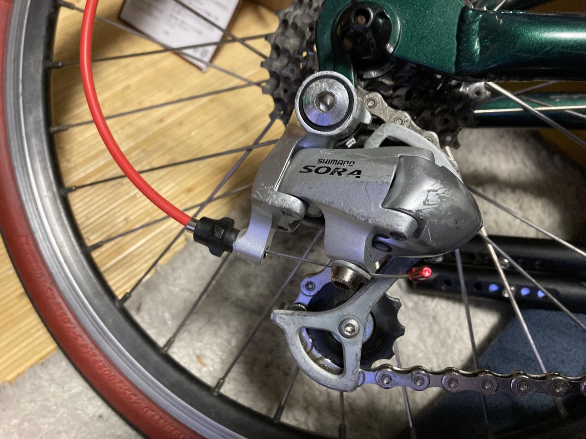 nomodon's tweet photo. トランジットセブンのRDを空から小鹿に変更
今まで他のRDと比べた事なかったけど
小径車用なのにロングゲージなのか、、
交換したら9Tとガイドプーリーのクリアランスが狭くなったのでチェーン飛び改善するんじゃないかと、淡い期待(´Д` )
#oritatabu #トランジットセブン #capero https://t.co/JSMmCzVgAD