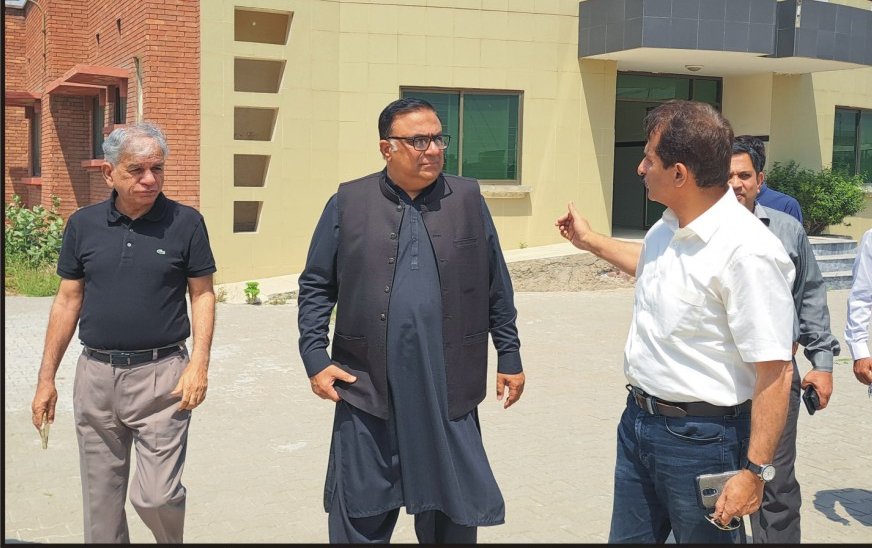 Dr. Khurram Tariq President Faisalabad Chamber of Commerce &amp; Industry (FCCI) visited Value Addition City and particularly discussed the issues relating to the non-functioning of Social Security Dispensary