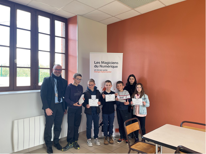 JFAlbert71's tweet photo. 📍 Aujourd'hui, Sainte-Radegonde en Saône-et-Loire

🧙‍♂️Atelier #OrangeDigitalCenter les Magiciens du numérique

📝Au programme :
- les bonnes méthodes pour se protéger sur Internet,
- la cyberviolence,
- les fakes news,
- les données personnelles, etc.

#education #inclusion https://t.co/7dZrBQvyFw