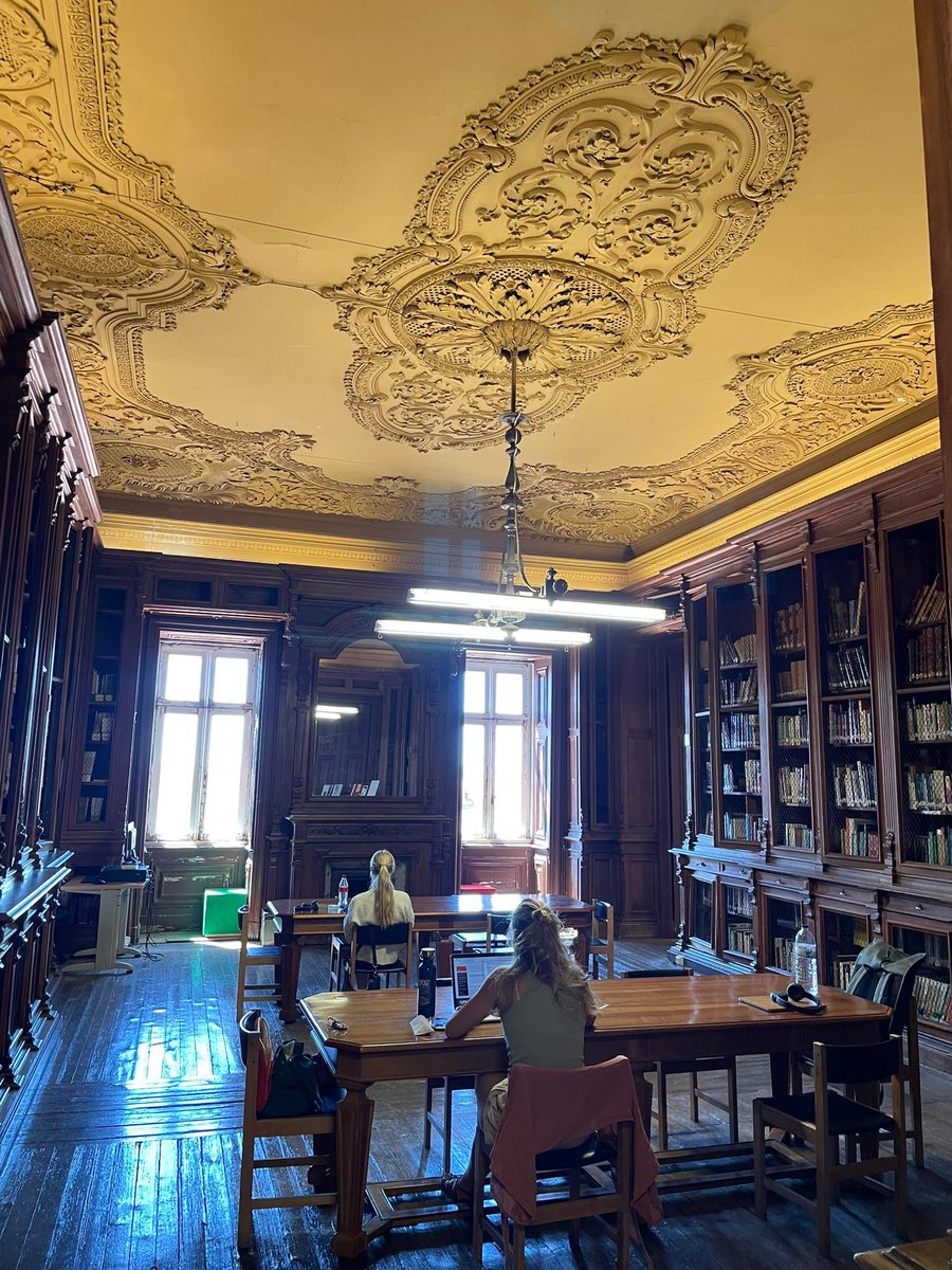 WriteoCreative's tweet image. Why does working in this Lisbon library beat any coffee shop or co-working space?

☕40 cents a coffee.
💻Fast and free Wi-Fi.
🤫Enforced silence.
🏛 Beautiful building.
🌅Beautiful views, even with an iPhone reflection.

I am one content copywriter right now!