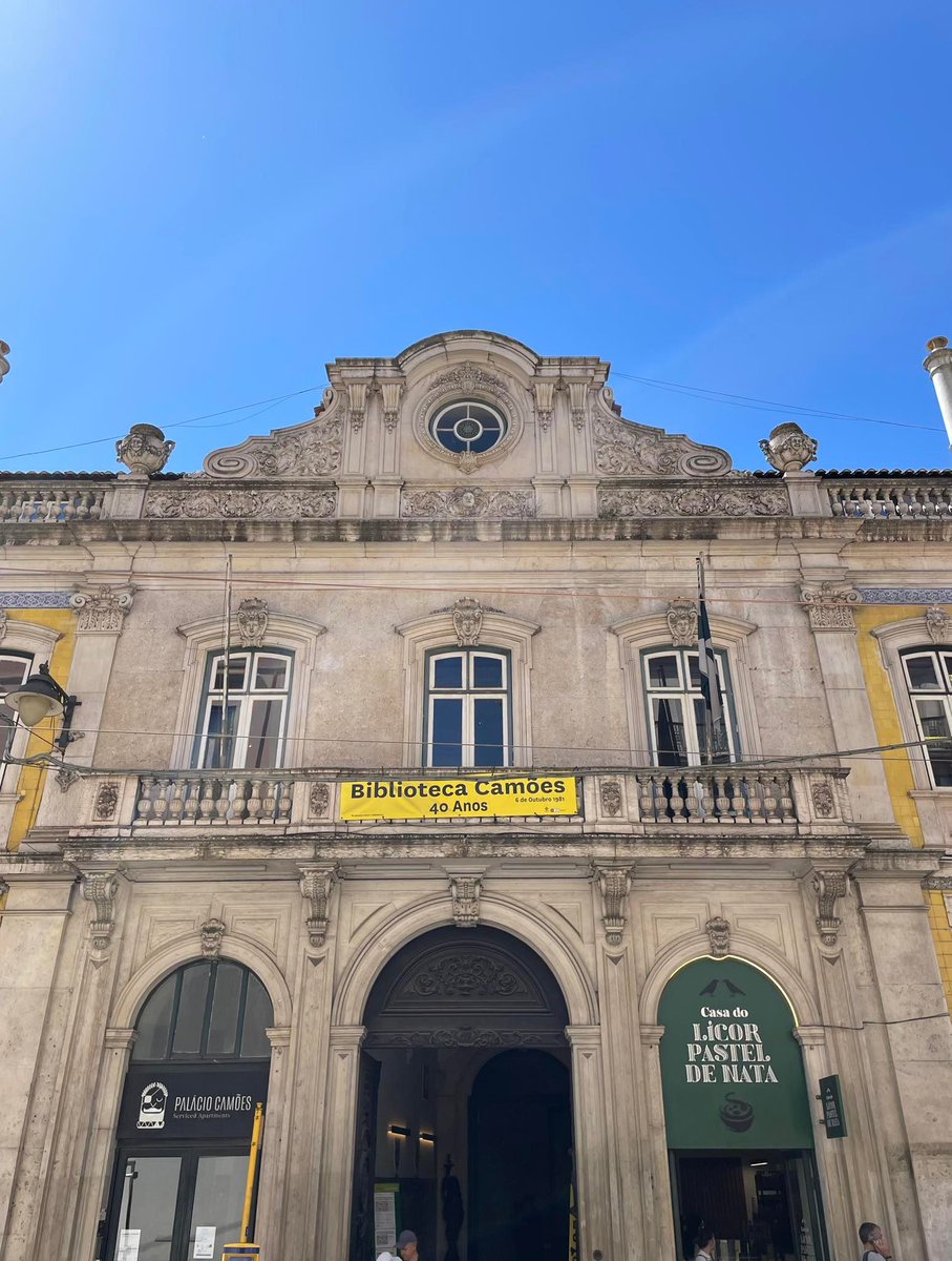 WriteoCreative's tweet image. Why does working in this Lisbon library beat any coffee shop or co-working space?

☕40 cents a coffee.
💻Fast and free Wi-Fi.
🤫Enforced silence.
🏛 Beautiful building.
🌅Beautiful views, even with an iPhone reflection.

I am one content copywriter right now!