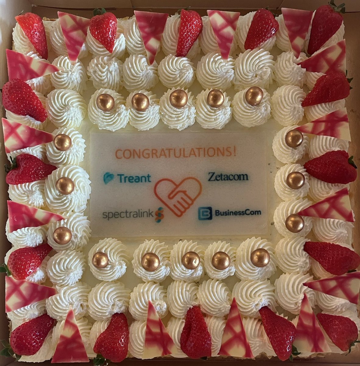 Vandaag een heerlijke taart ontvangen van <a href="/SpectralinkCorp/">Spectralink</a> en <a href="/businessComNL/">BusinessCom</a> ter ere van mooie opdracht van <a href="/Treantzorg/">Treant</a> voor 550 smartphones. Zo kunnen de zorgmedewerkers nog efficiënter hun werk doen! 

#zorginnovatie #partners #samensterk #AltijdSlimmerCommuniceren