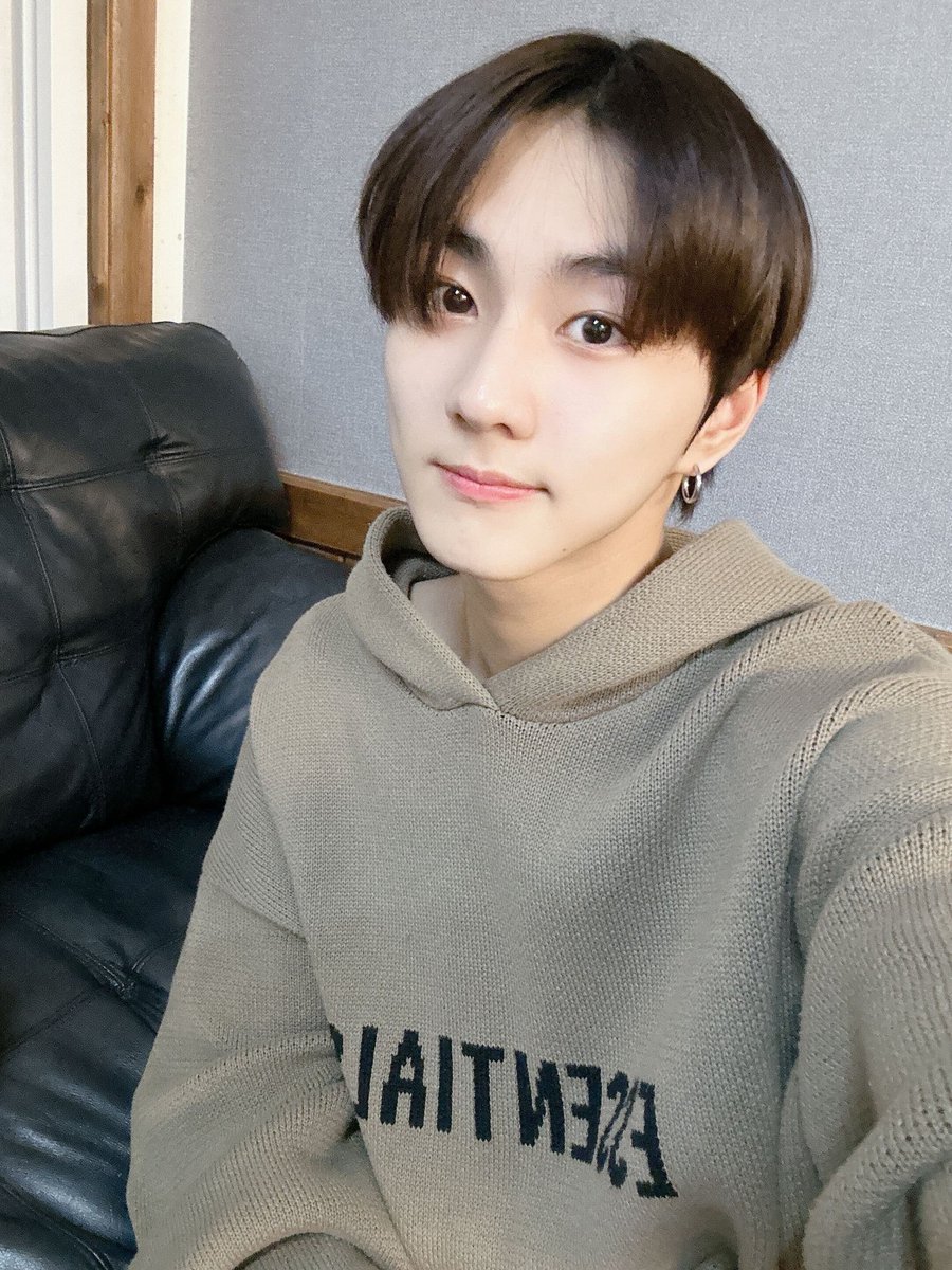 luvwonz's tweet photo. SO POGIII https://t.co/BlsXsNOEJW