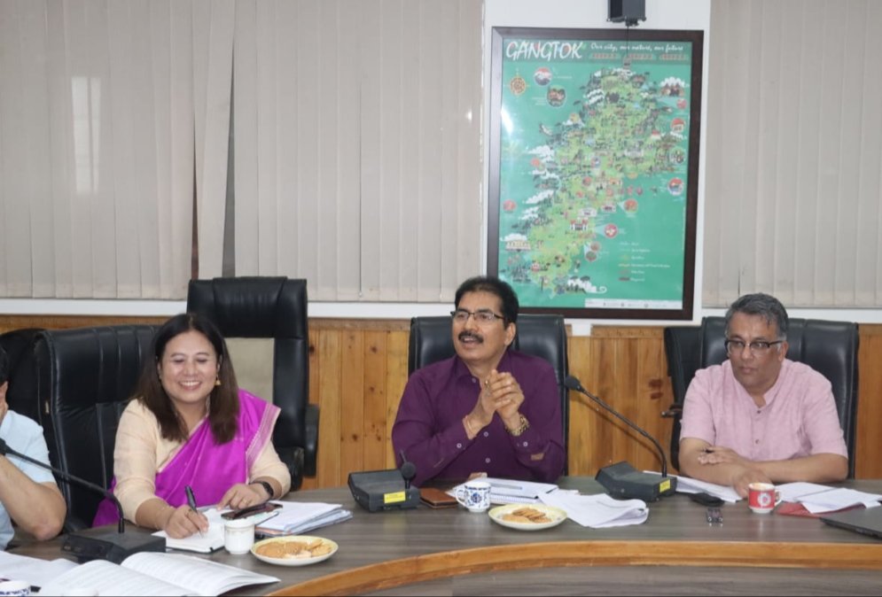 <a href="/PRIA_India/">PRIA India</a> supporting 6th SFC, Sikkim. Day 2, consultation with officials of all ULBs organised at @Gangtok MC to discuss issues and seeking suggestions for consideration by 6th SFC. Chairperson, stressed on the need of peer learning and documentation of best practices on OSR