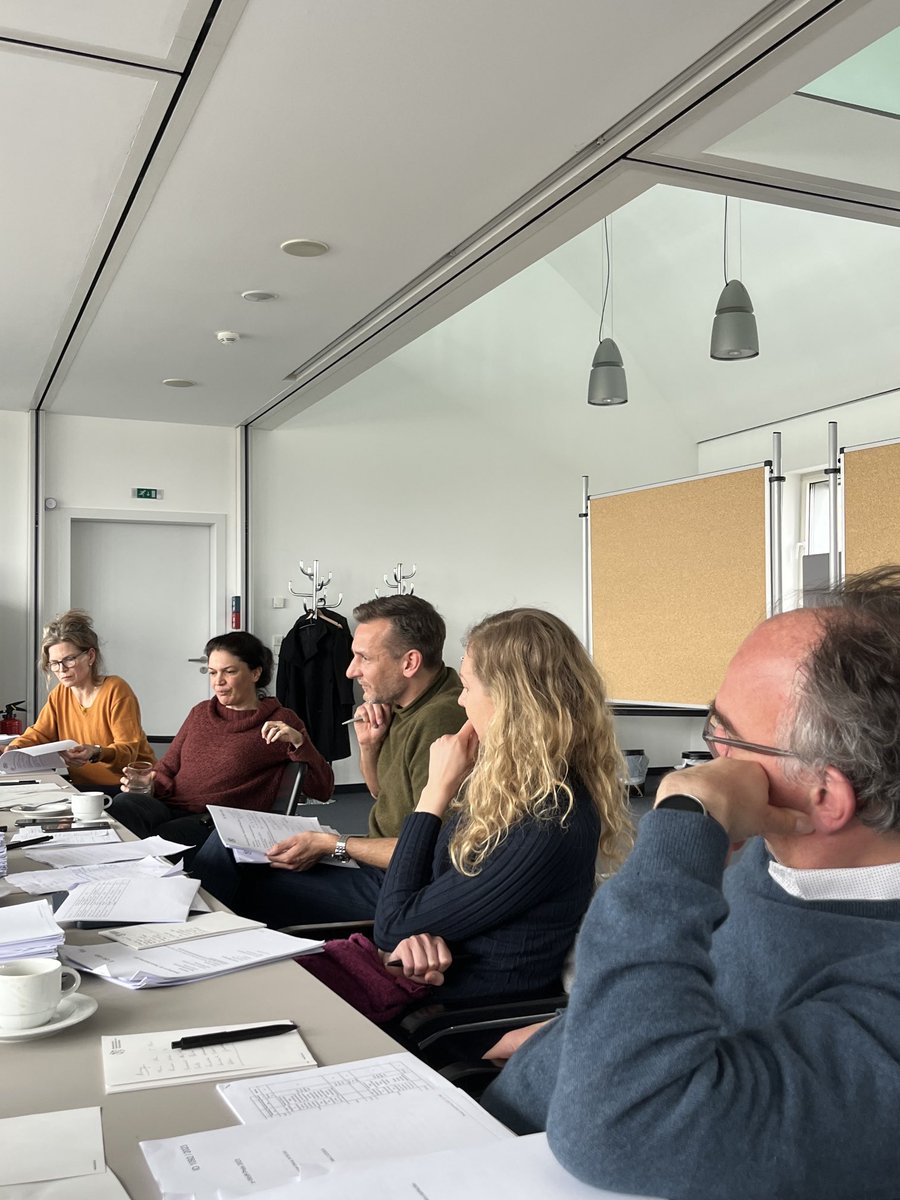 BdzvPresse's tweet image. Rauchende Köpfe: Heute tagt die Jury für den Theodor-Wolff-Preis #TWP2023. Wer wird nominiert? 369 Beiträge von gut 400 Autor:innen stehen zur Wahl. Morgen früh mehr. Stay tuned.