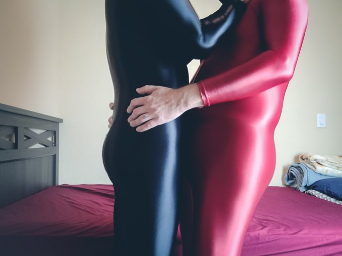 I love the feeling of two spandex bodies rubbing together. I let a friend borrow my red catsuit so we<a href="/tag/fetish"class="tags"><span>#fetish</span></a><a href="/tag/lycra"class="tags"><span>#lycra</span></a>