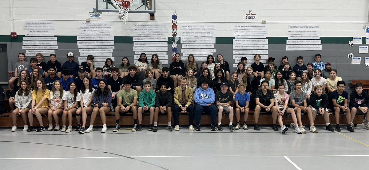 So cool having our excellent mayor of Roselle <a href="/dpileski/">Deborah Pileski</a> join us again to discuss service learning with our WIN classes. Give back, don’t just take. That’s a life lesson these kids will always remember. 
#ProudToBeD12
#TheRoselleWay