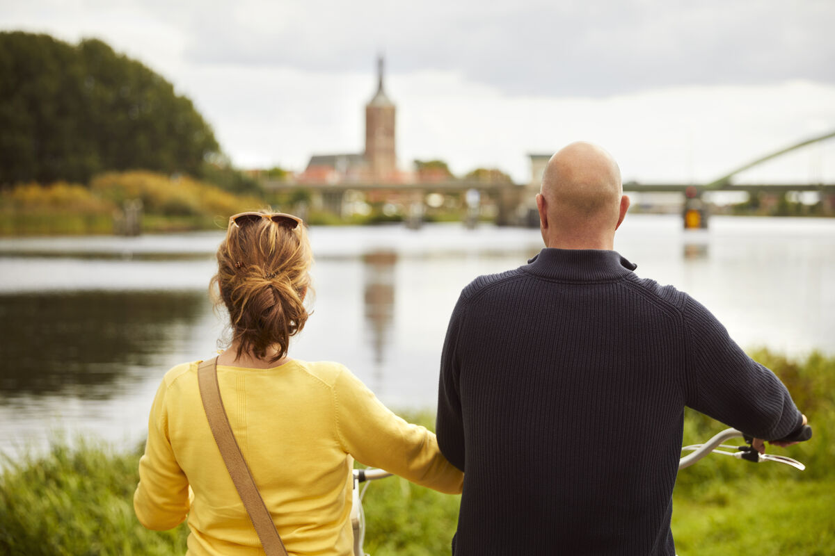 Hoe speel je in op de wensen van de (toekomstige) oudere consument? KennisplatformOost zet vijf tips op een rijtje: kennisplatformoost.nl/blogs/5668/vij…

Foto: Gijs Versteeg