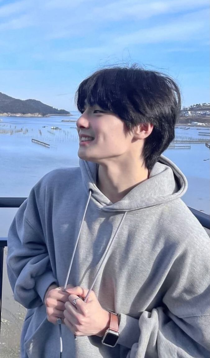 смотри, вот если
бы ты встречался
с одним парнем..  
                                                          с тобой?
нет, не со мной.
просто представь,
если бы ты встречался
с одним парнем..
                                                          с тобой?
ДА БЛЯТЬ ДА СО МНОЙ