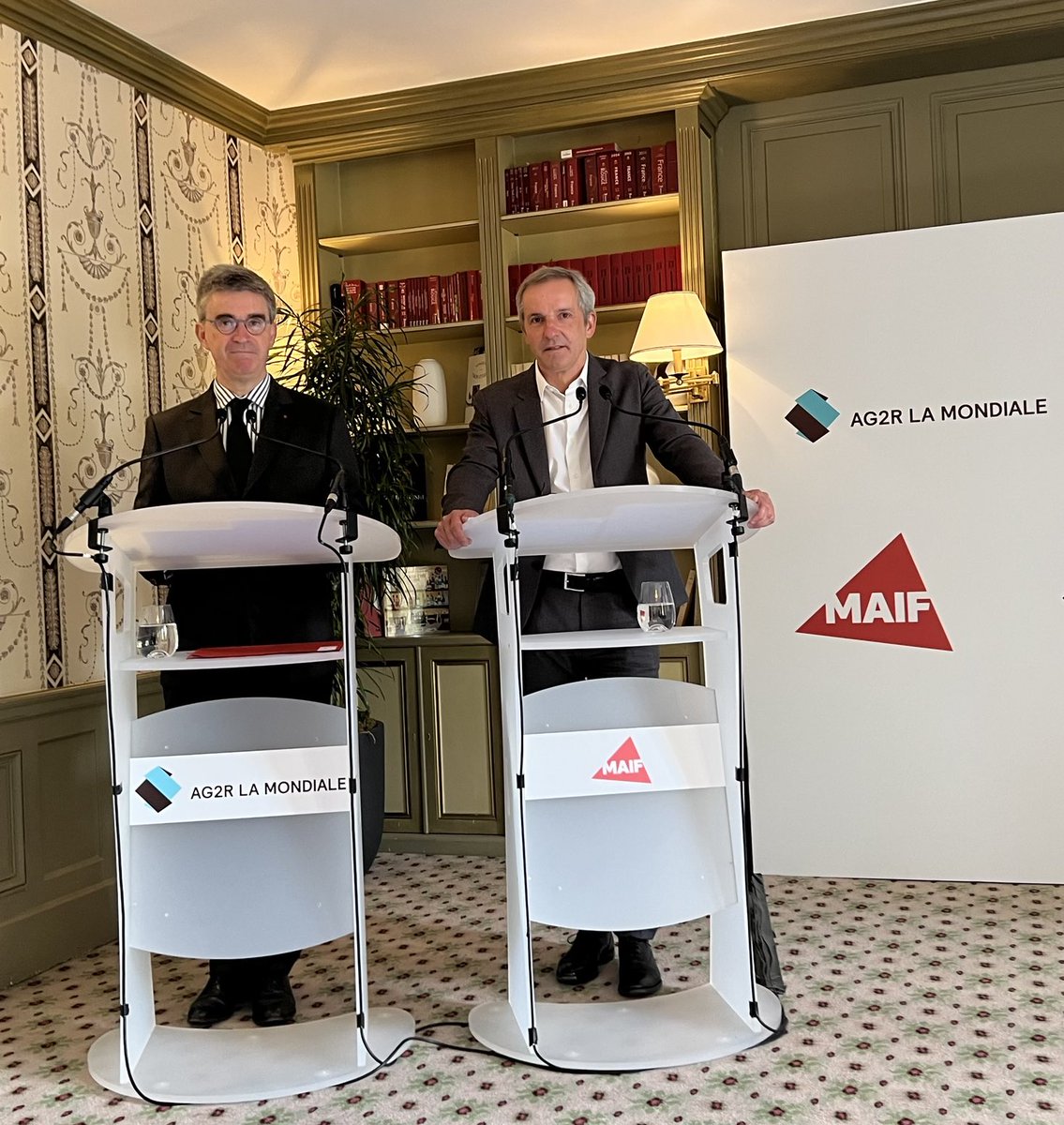 SieglerNicolas's tweet image. C’est parti ! C’est avec un grand plaisir que nous avons annoncé aujourd’hui un partenariat de distribution croisée entre ⁦@MAIF⁩ et ⁦@AG2RLAMONDIALE⁩ ! 😀
Pour les clients #pro / #TNS de Maif, un contrat de prévoyance vous attend !
Bravo aux équipes !