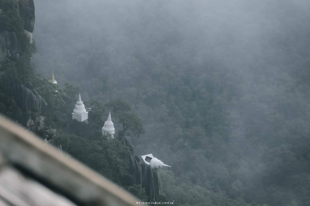 📷"วัดเฉลิมพระเกียรติพระจอมเกล้าราชานุสรณ์"  ตั้งอยู่บนยอดเขาสูง อำเภอแจ้ห่ม #ลำปาง วิวสวยมาก
อ่านรีวิวเดินทางเพิ่มได้ที่ th.readme.me/p/41544
.
รีวิวโดย  ถ่ายเอาม่วน&amp;แอ่วเอามันส์ 
#รีวิวที่พัก #รีวิวที่เที่ยว #รีวิวท่องเที่ยว #เที่ยวไทย