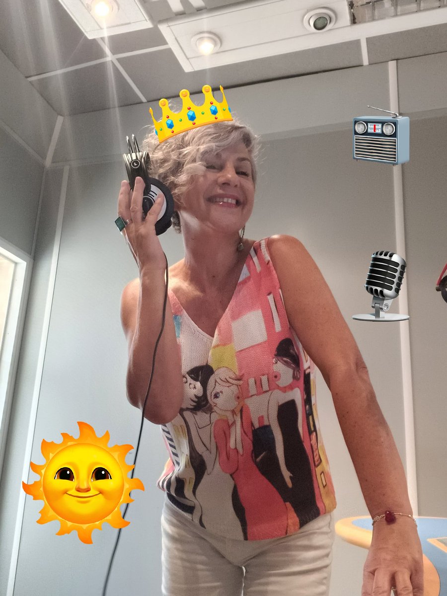Marilo2020gmai2's tweet photo. Y a las 10 llega ella A-RR-A-S-A-N-D-O y nos trae los #RayosDelSol ResCaTaZo de @henrymendez_ nuestra @apijimenez la #ReinaDeLosTTT buenos días primor 🥰🎶📻🎧👏🙌📢 https://t.co/WVNv5rAKui