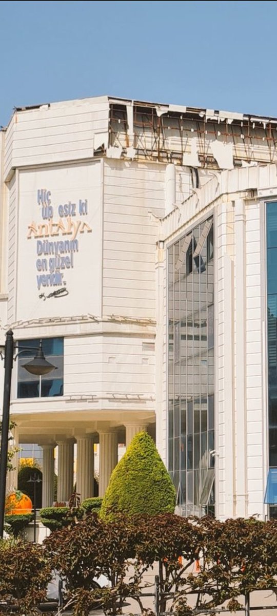 Burasi <a href="/MuratpasaBld/">Antalya Muratpaşa Belediyesi</a> Ana girişi.. Atamızın Antalya hakkında söylediklerine keşke Antalya li olanlar en başta sahip çıksa, bu bakimsizlik anlaşılır degil, sadece burasi degil Muratpaşa in heryer bu ve benzer görüntülerde. <a href="/Av_umituysal/">ÜMİT UYSAL</a>