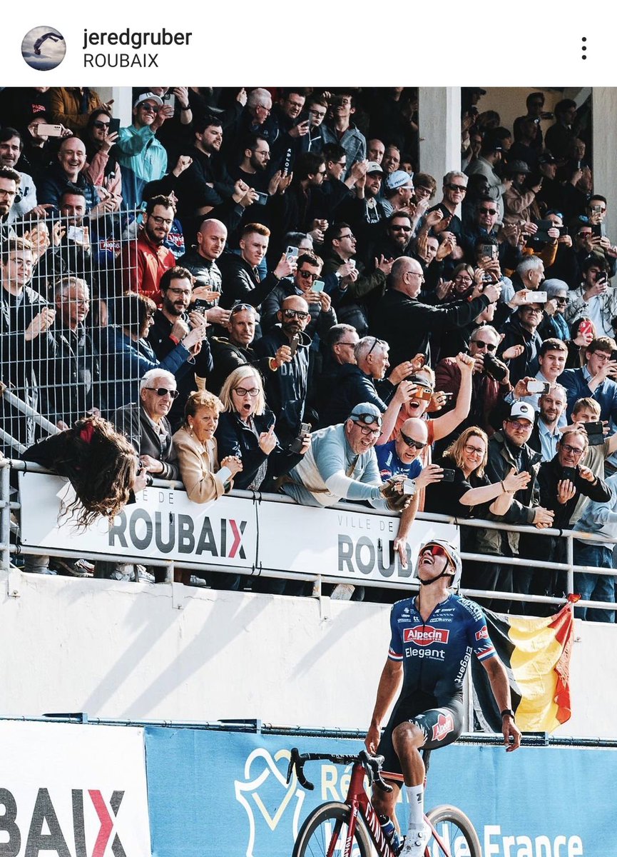 DanDeakins's tweet photo. An iconic moment. And then in the background 😂🖕

#ParisRoubaix 📸 @jeredgruber https://t.co/we9vuOhDK0